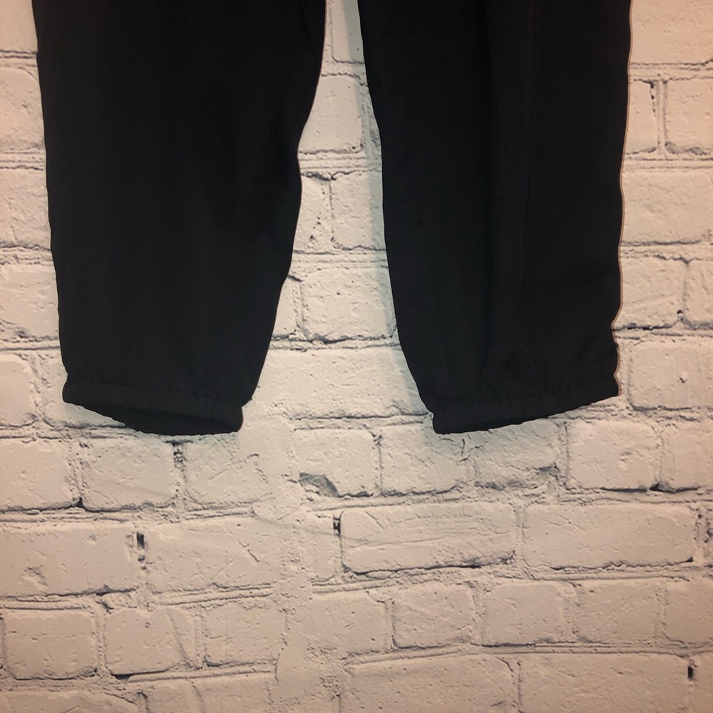 🆕NWT Tahari Lightweight Belted Joggers - Picture 3 of 6